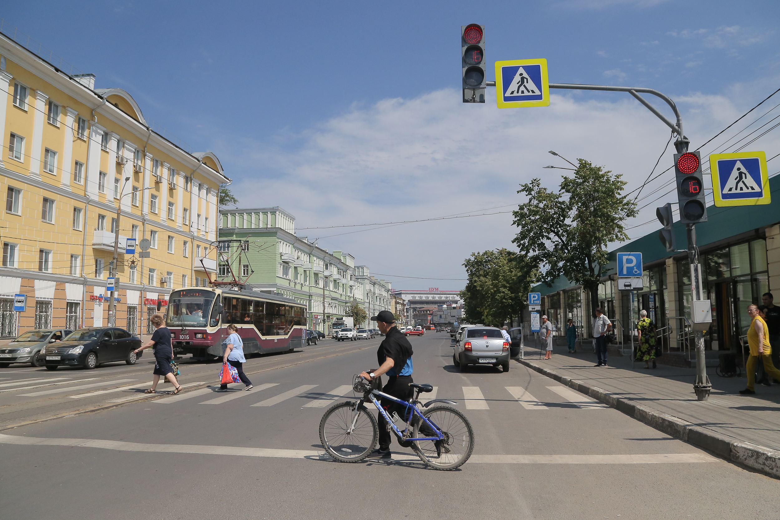 Два светофора появились на улице Чкалова по просьбе жителей  - фото 1