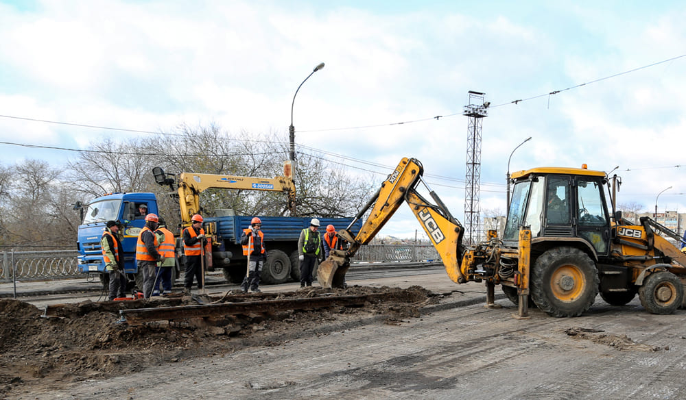 Трамвайные пути и лестничные сходы демонтированы на путепроводе в Воронеже