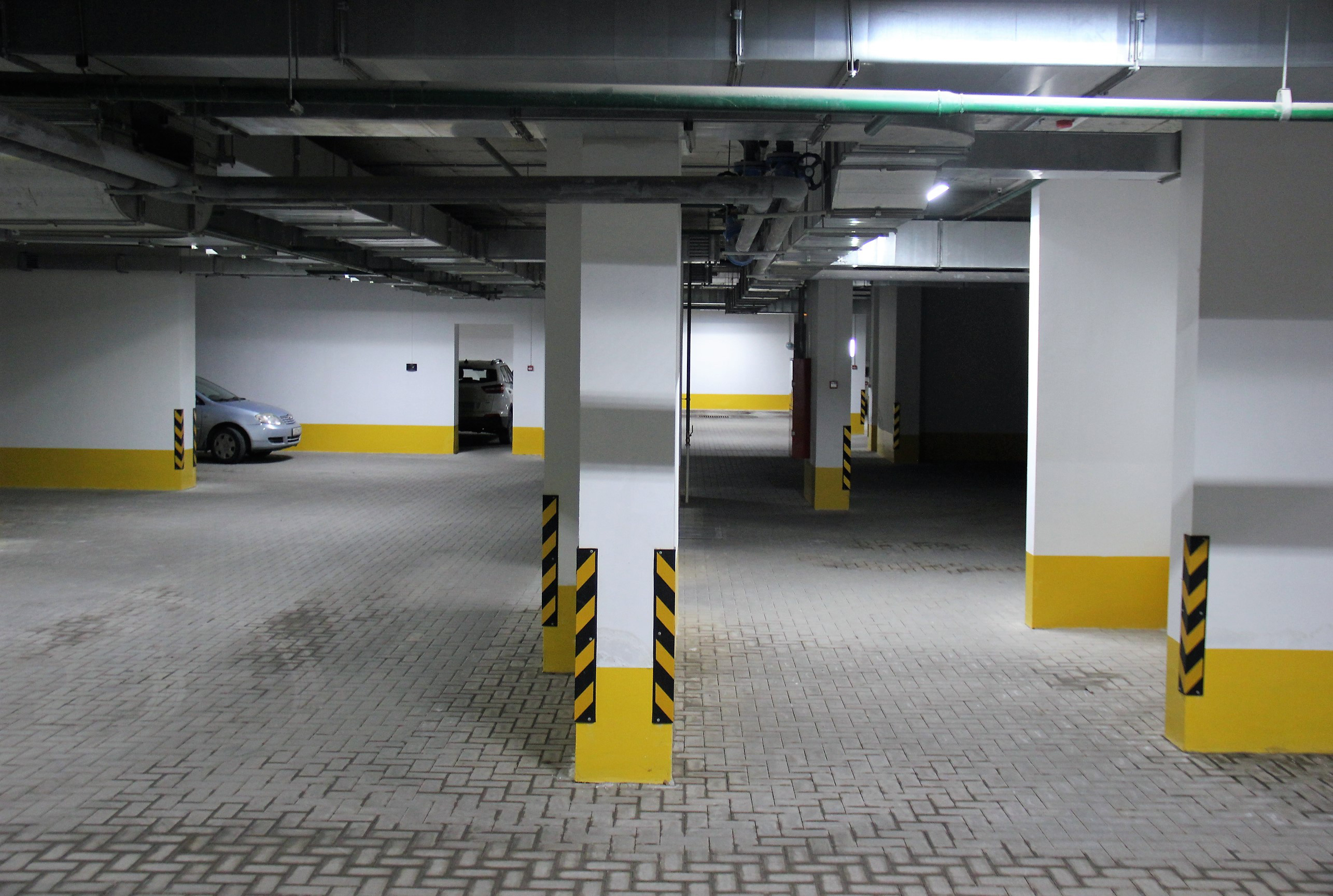Наземные, подземные, многоуровневые: какие паркинги делают ростовские застройщики в ЖК