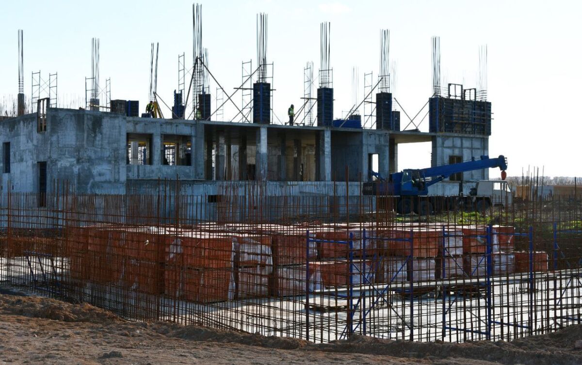 Школу под Ростовом не могут достроить из-за недобросовестного подрядчика - фото 1