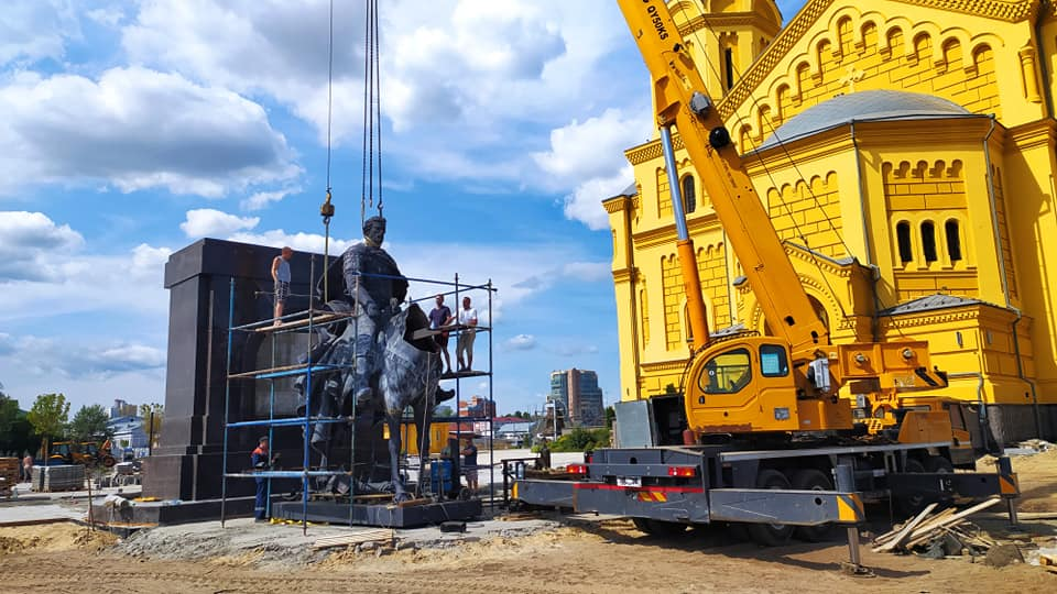 Памятник Александру Невскому устанавливают в Нижнем Новгороде